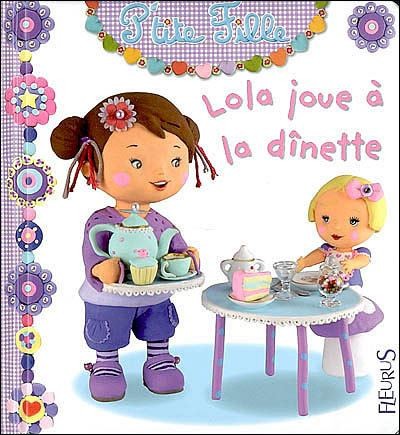Lola joue à la dînette - Click to enlarge picture.